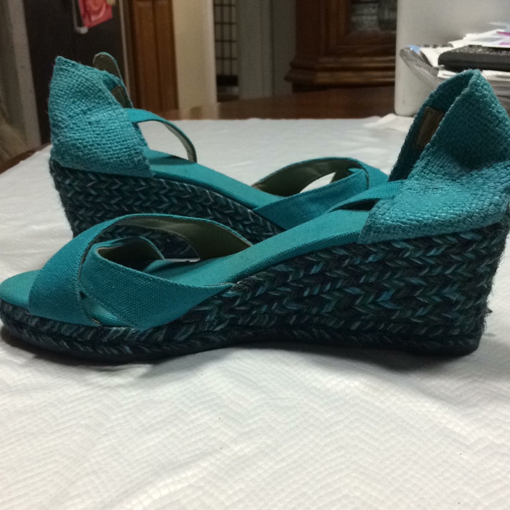 Sandals - Picture 2 of 4